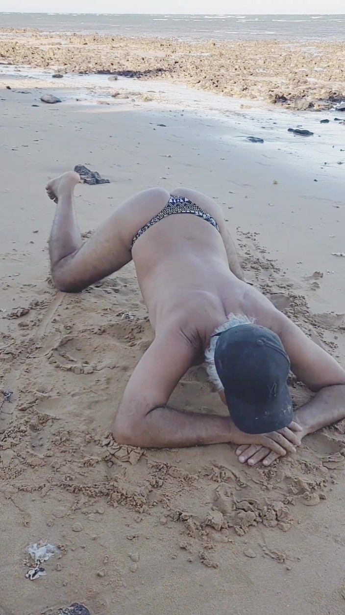 Ladysilvas: Ladysilva mặc bikini trên bãi biển rất nóng bỏng
