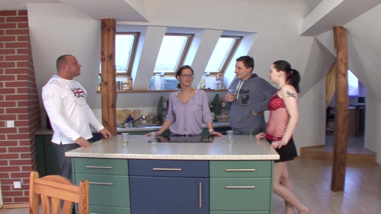 Deutsche Madchen: Rödhårig tysk styv knullas hårt i köket