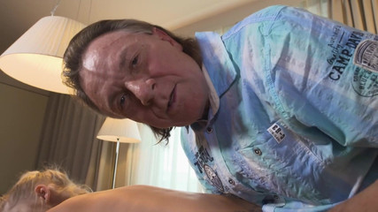 German Porn: Sarışın Hatunlar Vahşi Çifte Penetrasyon Plajda Sikiş Şenlik