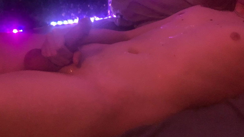 Brashen: Tienerjongen trekt zich af en komt ladingen klaar voor het...