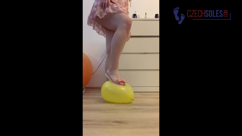 Czech Soles - foot fetish content: Feet &amp; Balloons Crushing