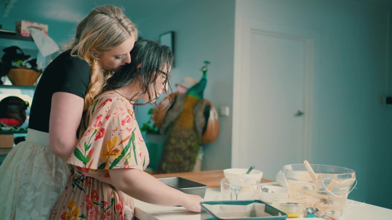 CharlieForde: Bake me a cake bareng charlie forde, chasey devil