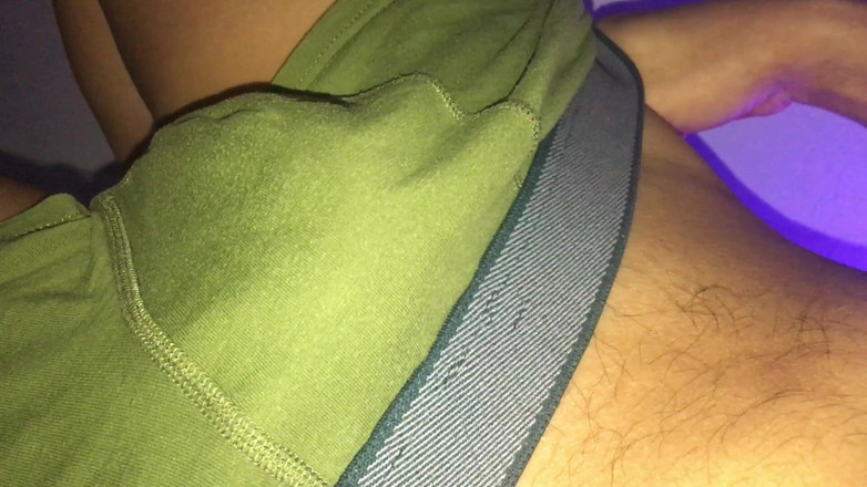 Great J: Sledoval, jak se jeho spolubydlící obléká při masturbaci