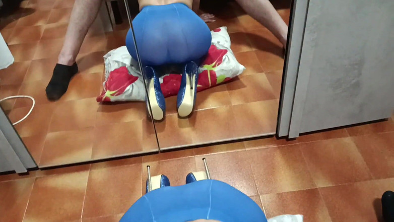 LauraOnHeels: 23分間、ミルフがペニスをしゃぶり、口の中で射精する