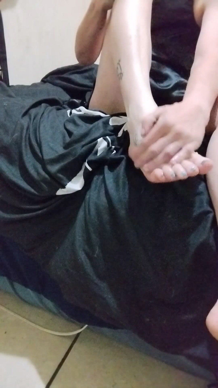 MariaModesto: 오일로 발과 다리를 마사지