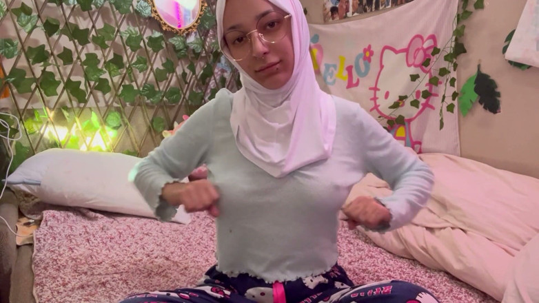 lanalovacutie: Muslim-yoga-in-hijab-day-13