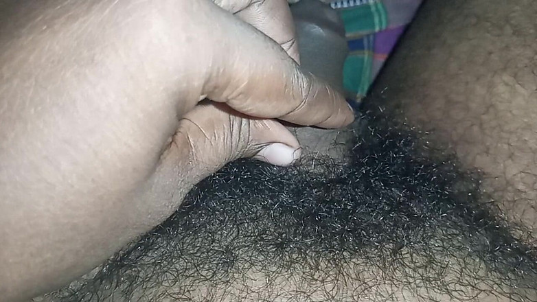 Hungry cliff: Il ragazzo di dubai si masturba in bagno con baci