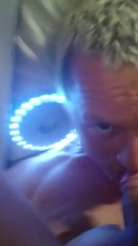 Lov2selfsuck: Čůrák pomalu roste tvrdě do pusy