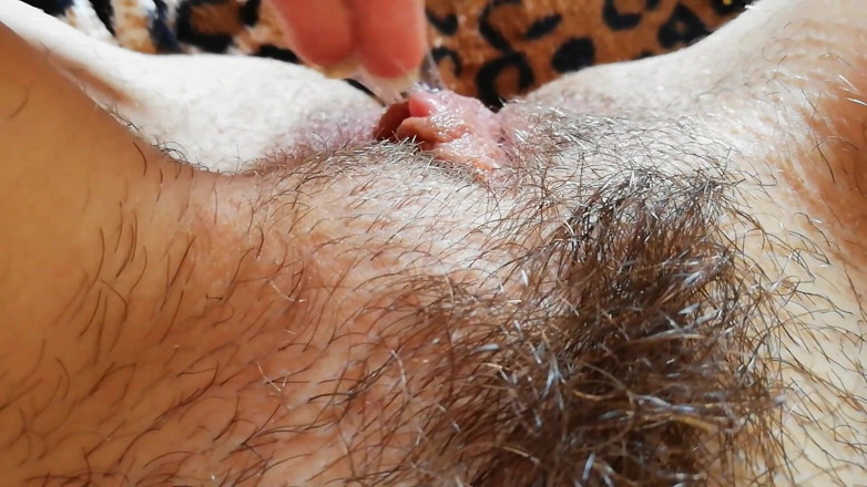 Cuteblonde666: Énorme clitoris dressé après l'orgasme, grool joue en gros plan