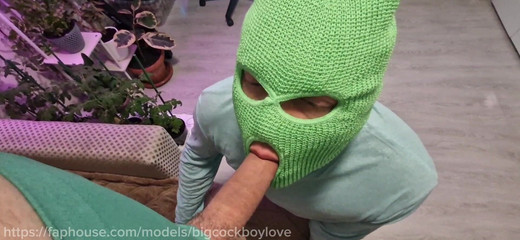 AlexGay: Вони розірвали дірки і трахнули гладку, пружну дупу неженки-повії без презерватива. Багато сперми на її колготках.