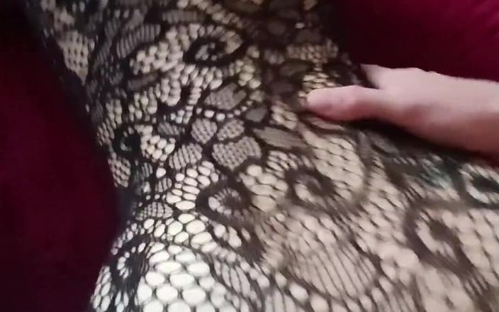 Anonpirates: Pakaian seksi, posisi cowgirl, crot di lidah