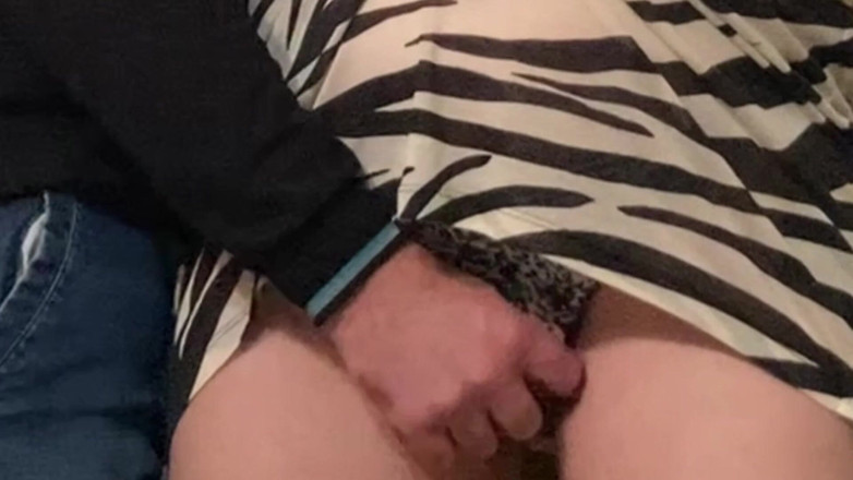 Niki studio: हे भगवान!! कुछ बूढ़ा आदमी मेरी चूत के साथ खेलता है