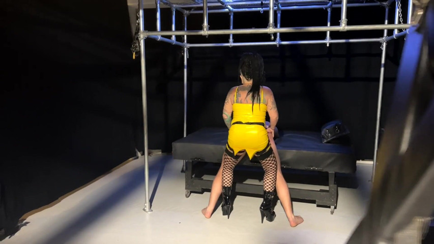 Bad Mommy Pegging Slave (Dark Films)
