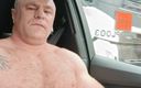 Dante no.1: Guido nuda in macchina in autostrada e mi masturbo fino...