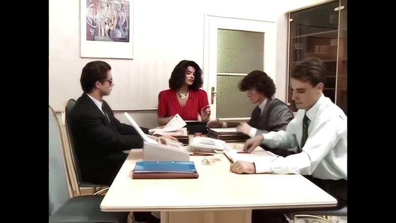 Bisco Birchwood Productions: 令人惊叹的黑发女郎大战三根鸡巴！