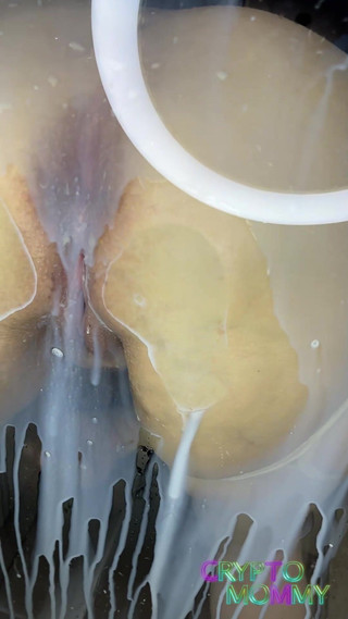 Crypto Mommy: Milkshake anál