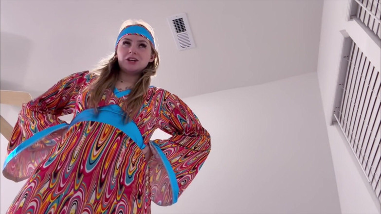 Kink in Time: London Evans' Groovy '60s Dominace obryně 4K-pov zmenšující se fantazie čeká!