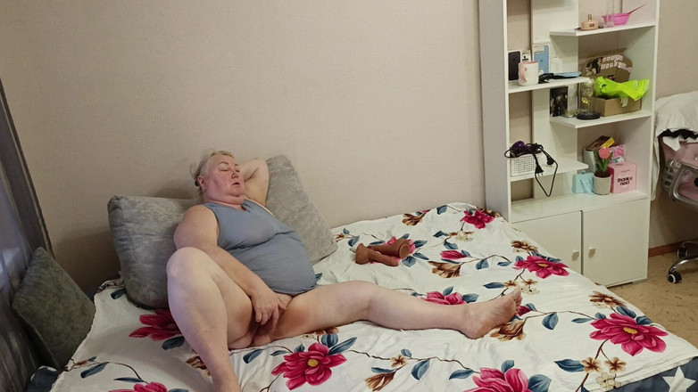 Zona901: 퇴근 후 보지 자위하는 새엄마