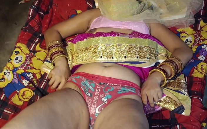 Lalita Singh: Mooie Indische meid Bhabhi badkamer zelf neukend