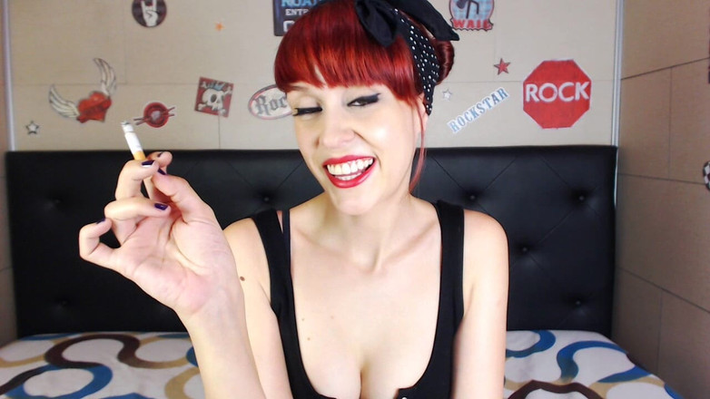 Candystart Videos: Pin up fille. Pipe en fumant, POV