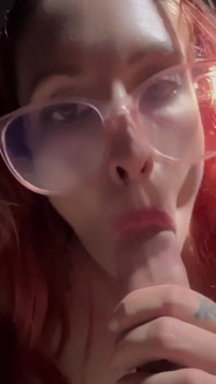 Nerd alt college ragazza in mini gonna ottiene il creampie che si merita