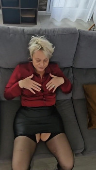 Couro E Cetim Sofy MILF Joga a Pequena Puta