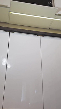 Awek kolej sebenar panas si cantik kecil molek dalam skirt mini seragam kolej mengambil seluar dalamnya untuk menunjukkan pepek ketatnya yang dicukur
