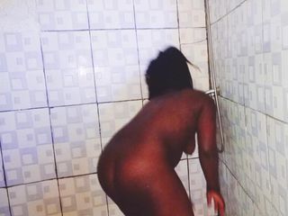 Bad boy studio: 화장실에서 따먹히는 내 창녀, 쇼를 즐기세요