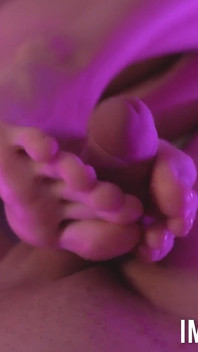 Barefeet footjob - intensiv spermaexplosion på sulor