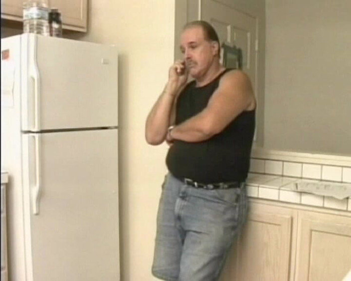 Filles Francaises: Ins gesicht gefickte französische dame lutscht schwanz unter dem tisch