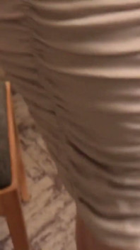 Eine glamouröse G-cup-Schönheit mit einem riesigen Profil, die Zucker macht, ist extrem schleppend mit geld und Druck