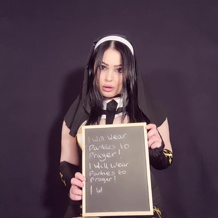 Lacey Looxxx: Бажання черниці Лейсі