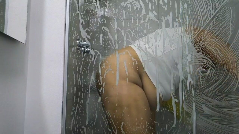 Milfcaliente69: Pantat bahenol pembantuku yang super semok ini bidadan ngentot aku...