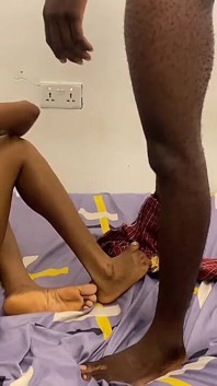 欲求不満な隣人がボクサーパンツを下ろして、私の膣を深く突いた