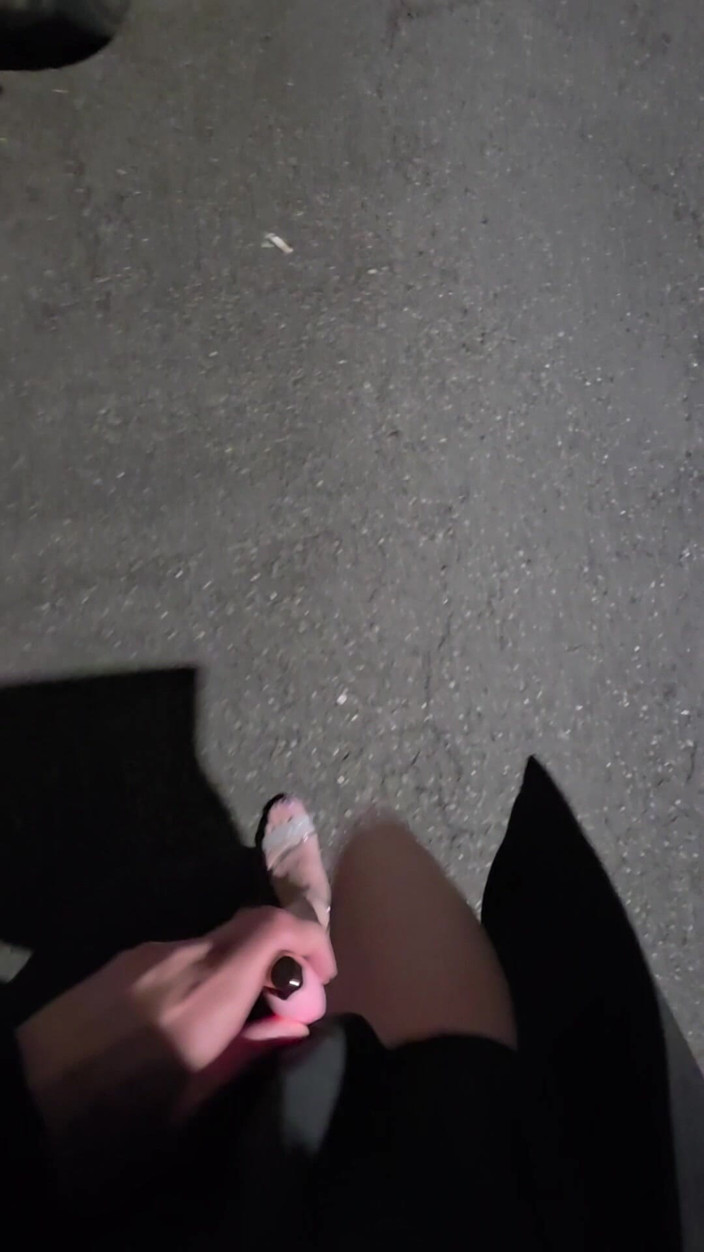 Taiwancdgirl: Ting Xuan masturbiert im freien mit Liebesei