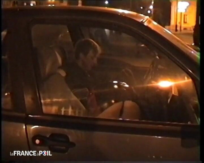 French Family Secrets: Ils baisent au milieu de la rue, à la vue du...