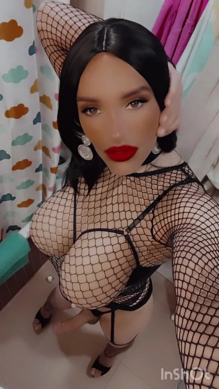 Sissy Slut Brianna: Положи голову на колени мамы и заткнись... Я обо всём позабочусь, пока ты не будешь мочиться и умолять