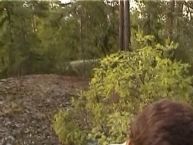 Radical: 야외에서 하드코어 섹스하는 십대