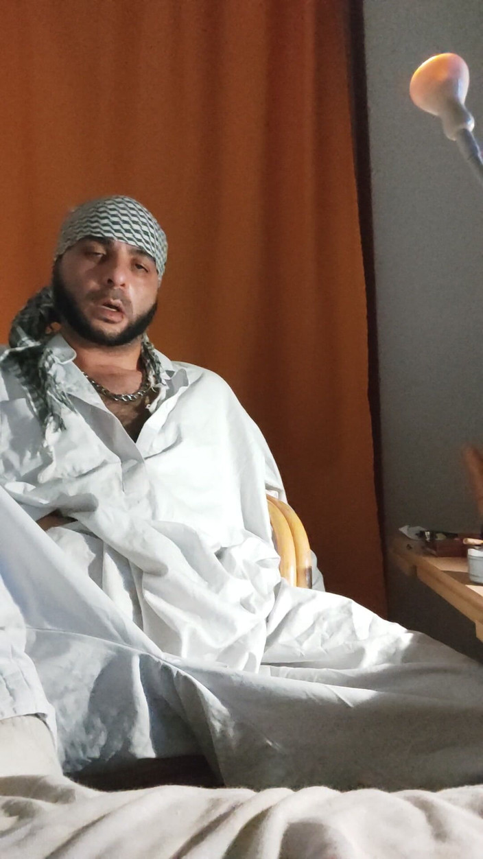 SmokedAlloy2: Dirtyjunkbro Angezogen in Afghanische Klamotten, Decksocken Reinpissen Und Pisse Drinken