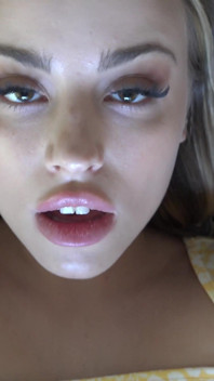 Anna vient pour plus de cette bonne bite