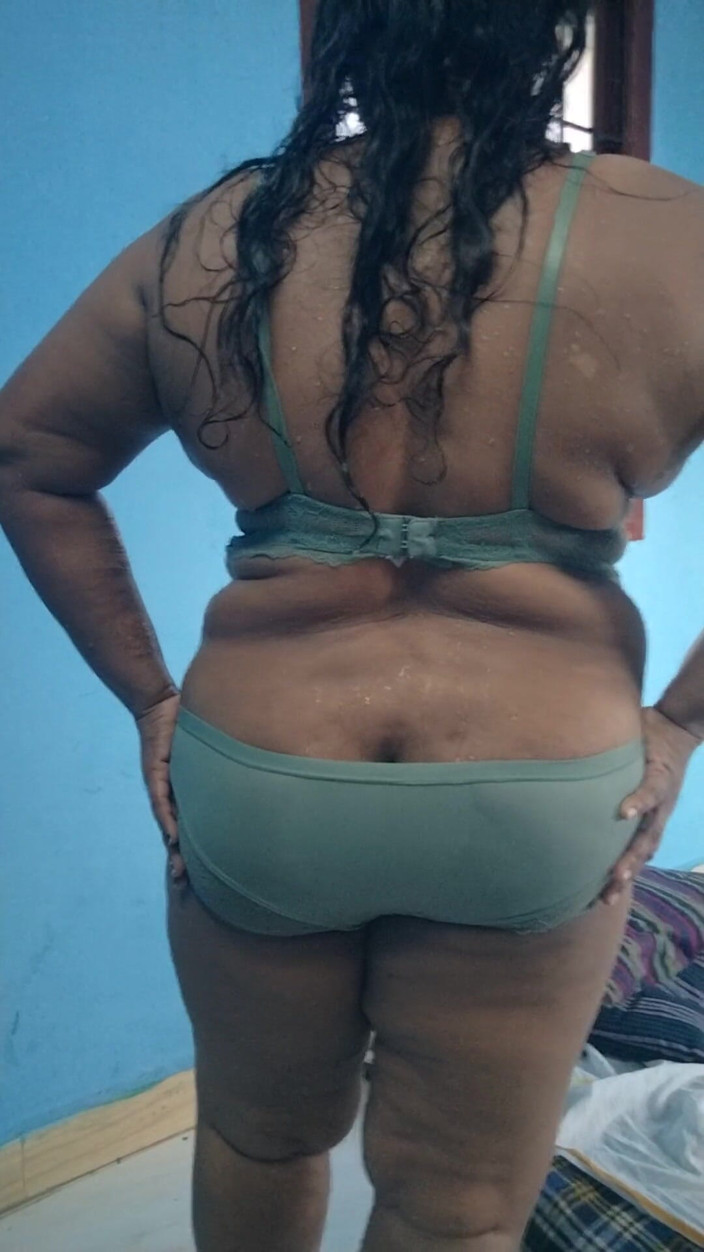 Tamil lesbian: Předehra po koupání