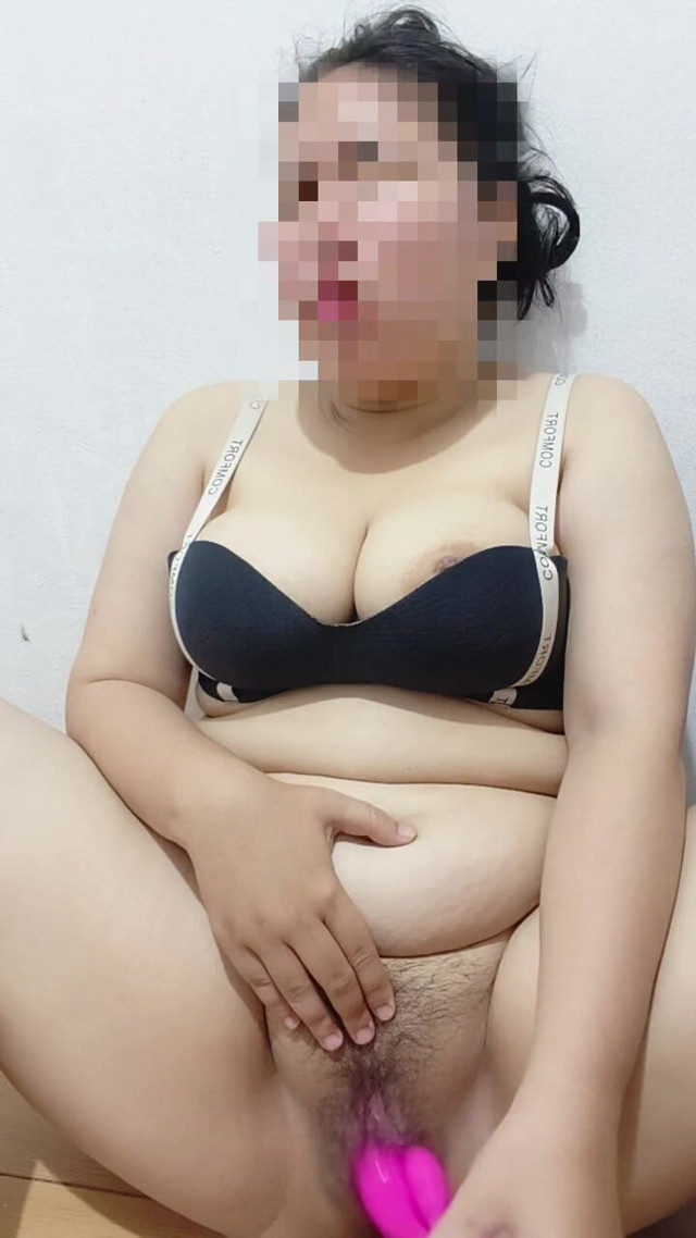 Jane Is Lonely Babe (Big Pussy Studio)