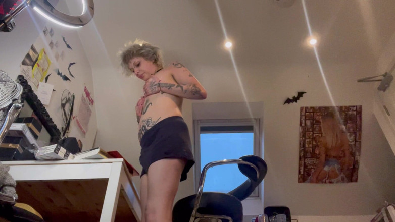 Glitterqueen1999: Giantess Goth Girl ดูโดยชายตัวเล็ก