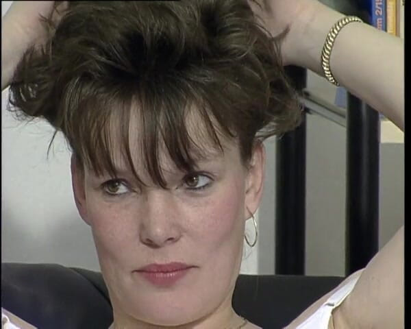 YOUR FIRST PORN: Pamela Bugelt Ihre Muschi Mit Bugeleisen - 다리미로 보지를 다림질하는 Pamela