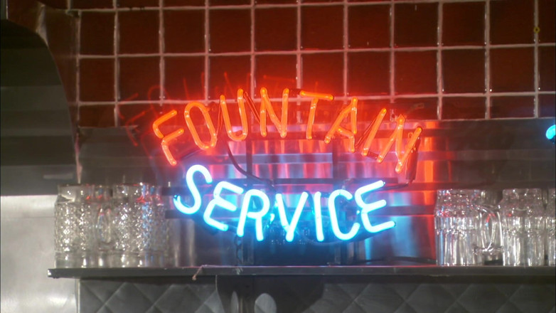 Tight little babes: Tânăra proprietară de restaurant cu pizda perfectă este futută de...