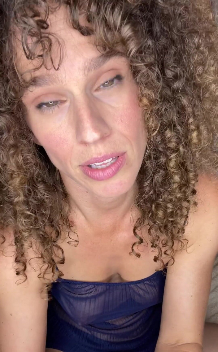 VibeWithMommy: 妈妈撸管指挥！在你从可怕的梦中醒来后，我帮助你！