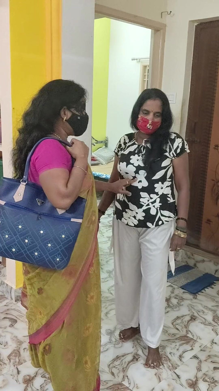 Thesana: Vecinul o fute pe noră în fața socrului