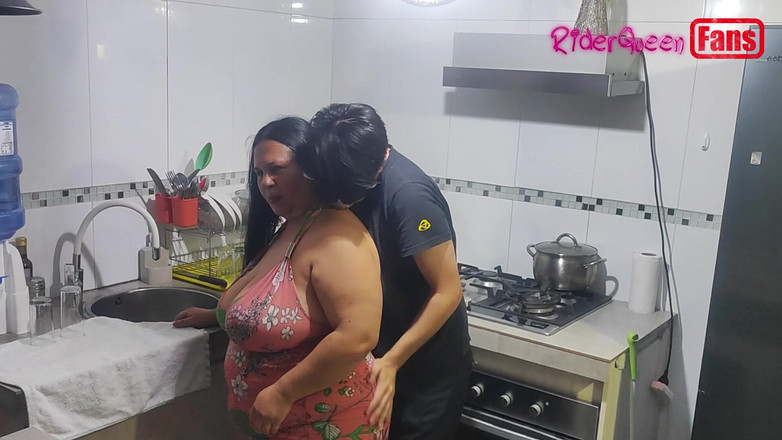 Riderqueen: Ibu tiri pantat bahenol ini dientot habis-habisan sama penggemarnya - slow...
