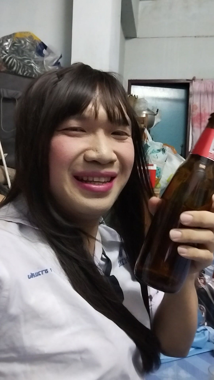 Fampfy Nana: Studentă ladyboy și bărbatul ei