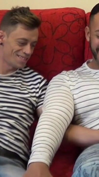Aaron mautn er fucked bareback by Viktor Rom